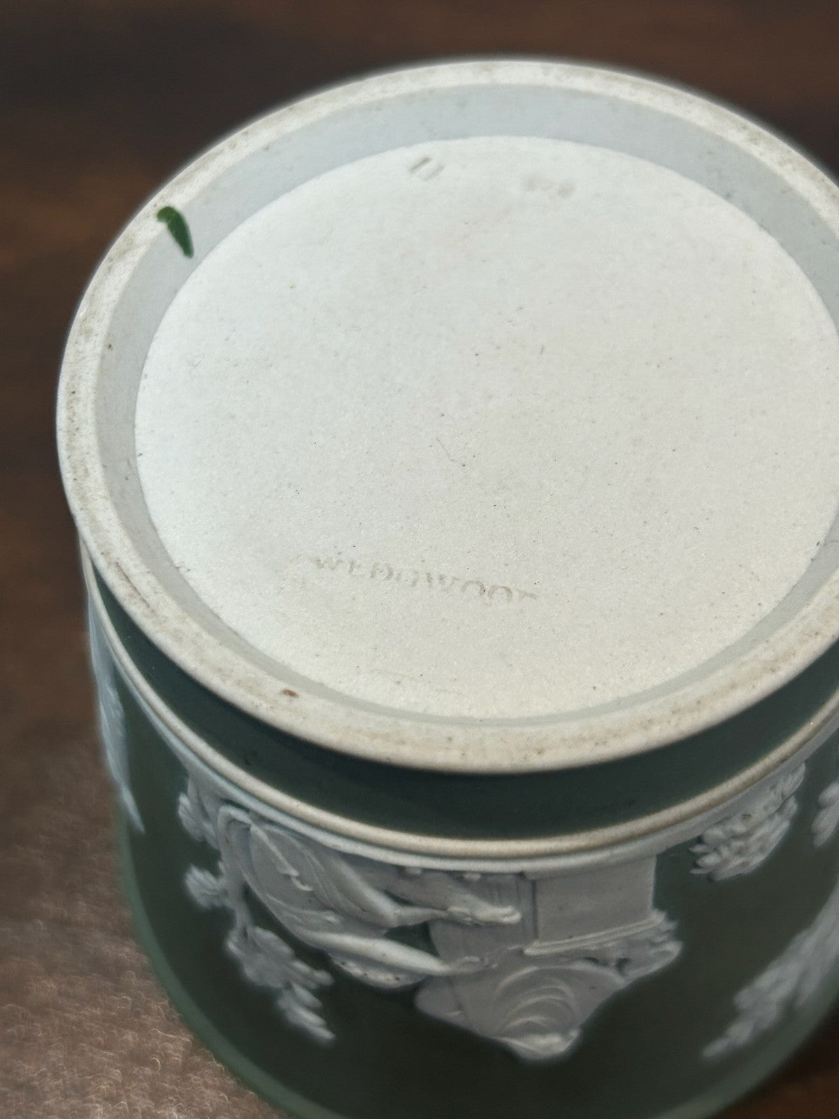 Wedgwood Sage Green Jasper Dip Jardiniere Cache Pot White Classical Figures6