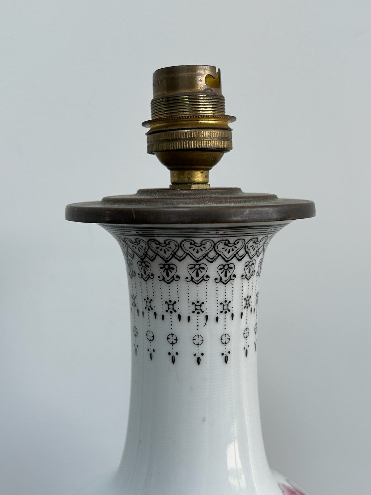 Chinese Famille Rose Porcelain Table Lamp Converted Working2
