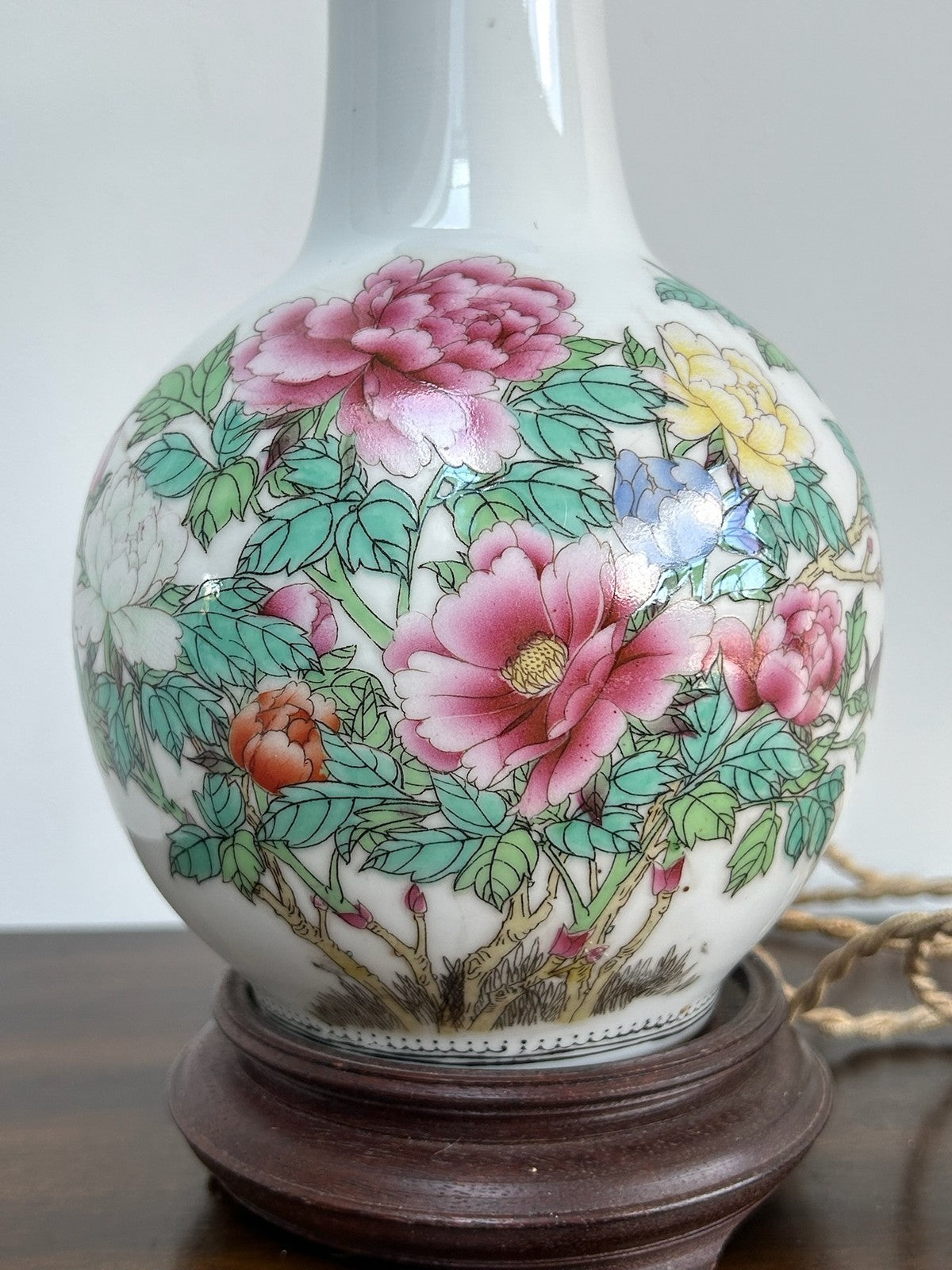 Chinese Famille Rose Porcelain Table Lamp Converted Working1