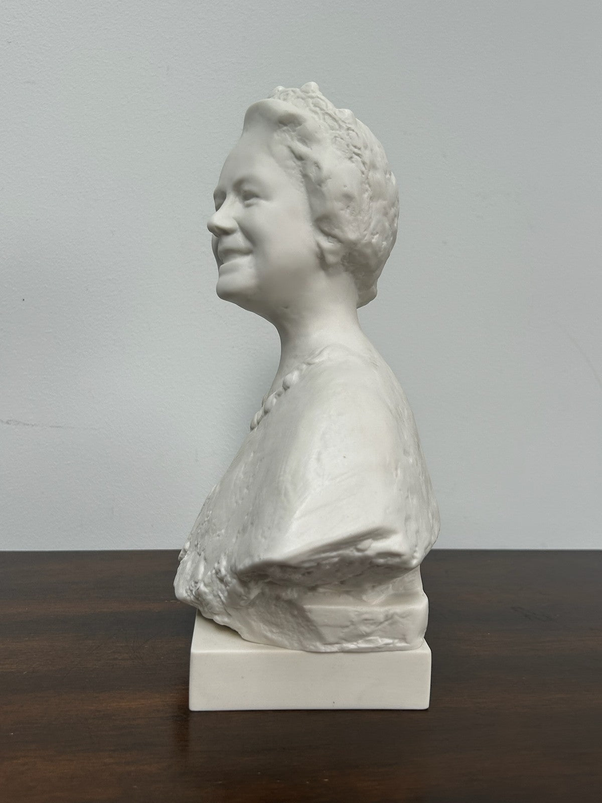 Wedgwood Carrara Ware Bust Queen Elizabeth the Queen Mother Ltd 19/5001