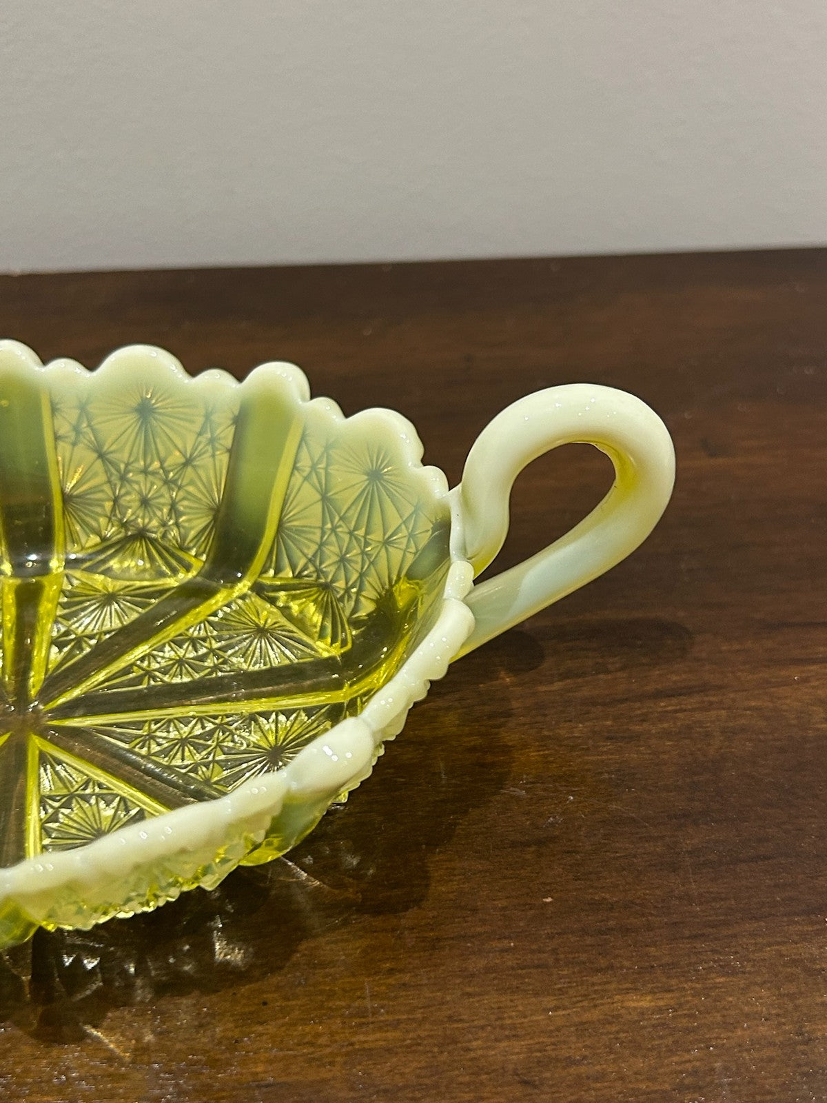 Davidson Primrose Pearline Uranium Glass Handled Dish Lady Chippendale c.18954