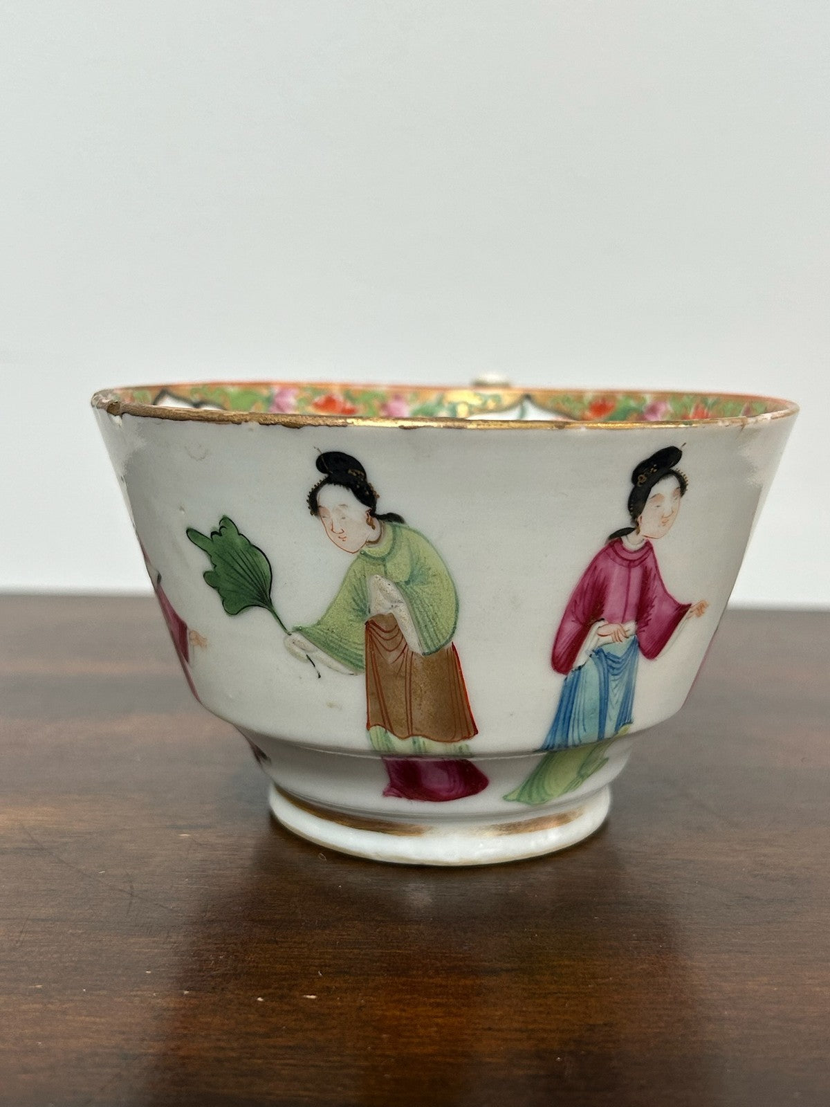 Antique Chinese Canton Famille Rose Tea Cup Figural Panels Gilt 19thC1