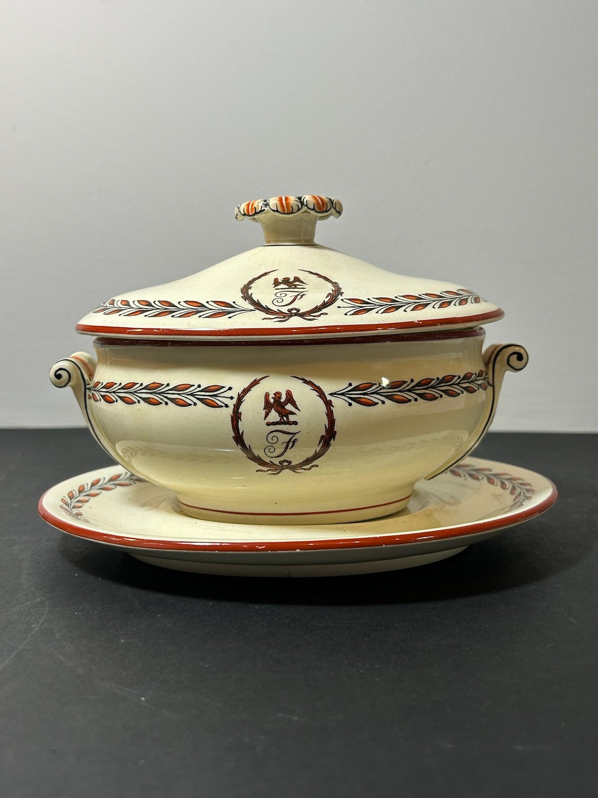 Antique Wedgwood Queens Ware Crested Sauce Tureen Cover and Stand Mortlocks 18870