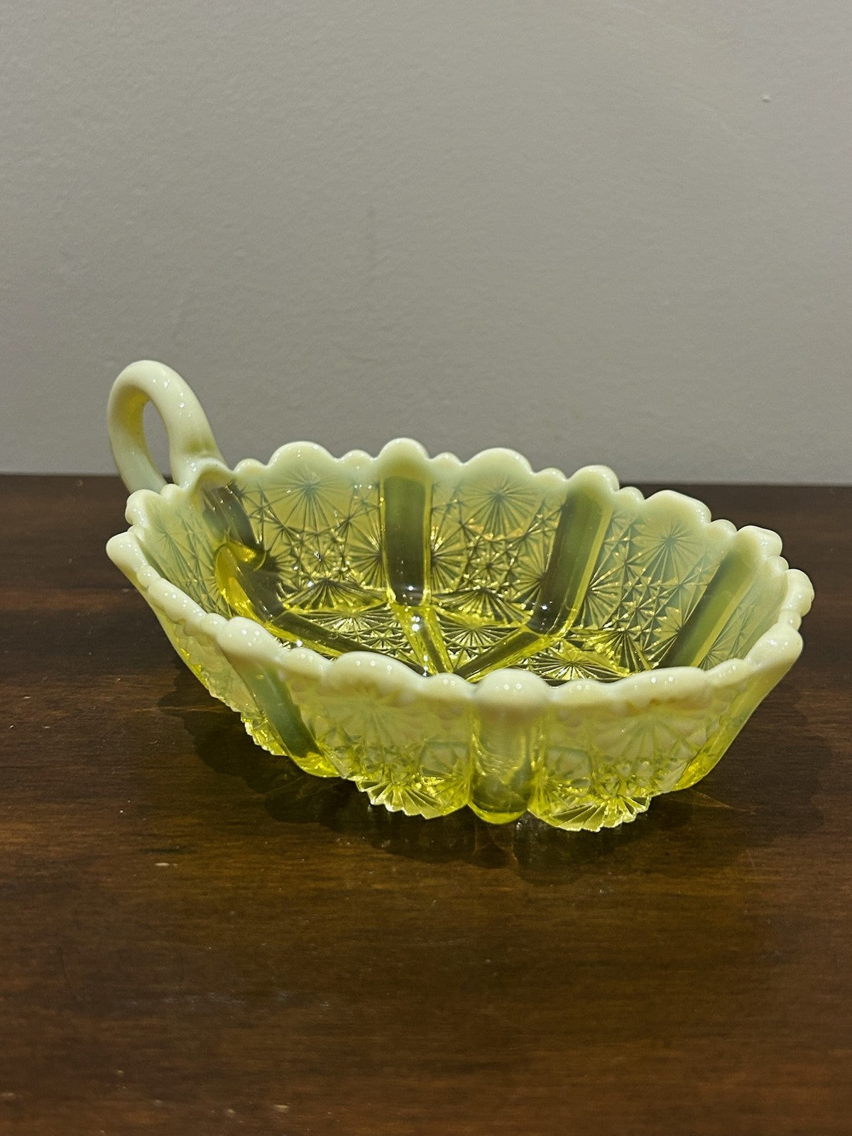 Davidson Primrose Pearline Uranium Glass Handled Dish Lady Chippendale c.18955