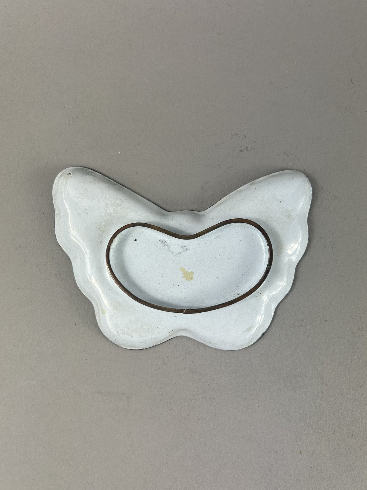 Antique Chinese butterfly enamel trinket dish, 16cm