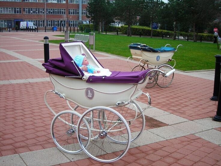 Wedgwood lilac plaque - early 20th Pram insert