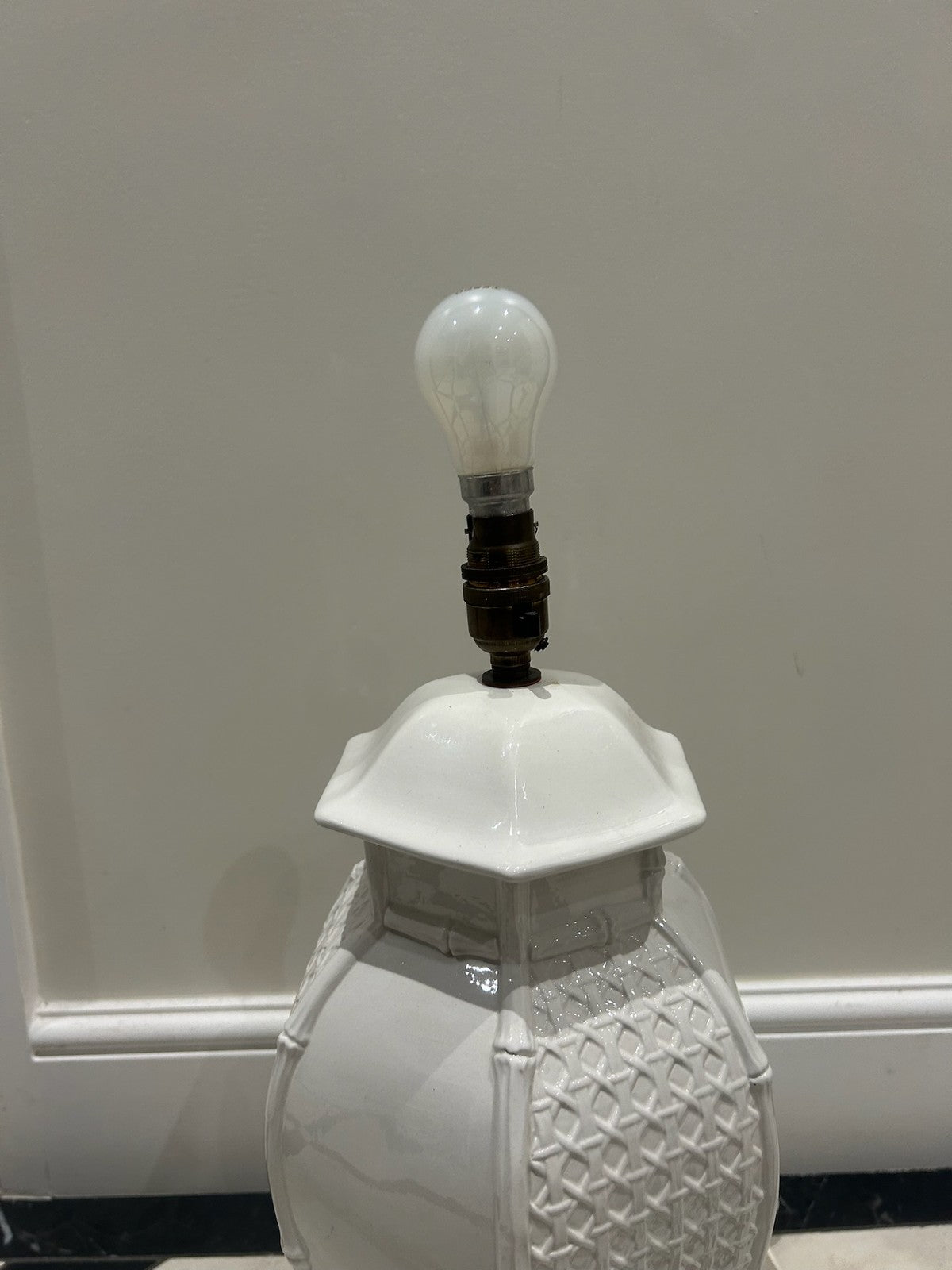 Vintage Italian Faux Bamboo Hollywood Regency Ceramic Table Lamp White 50cm7
