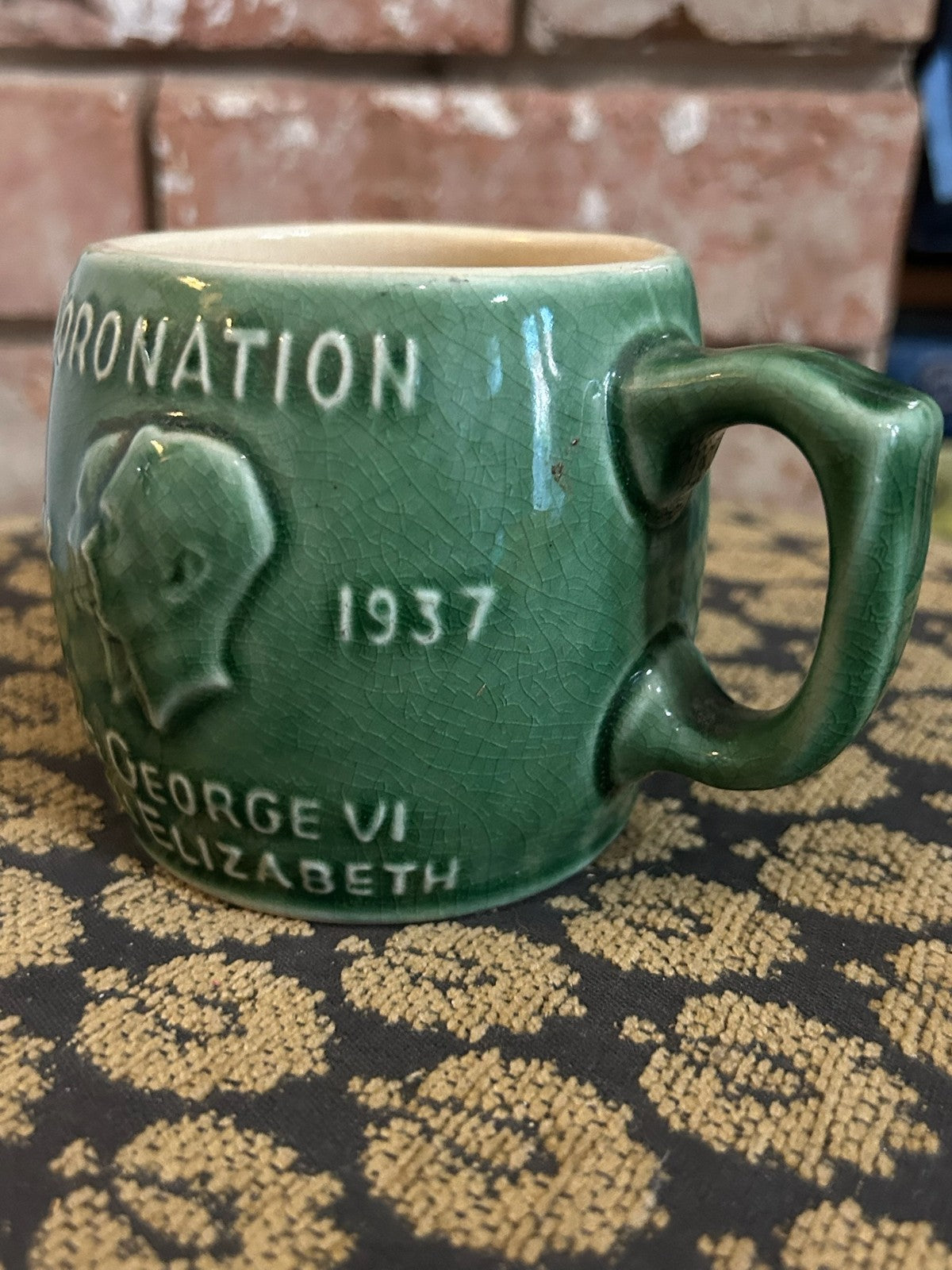 1937 Coronation King George VI Green Relief Moulded Mug Commemorative2