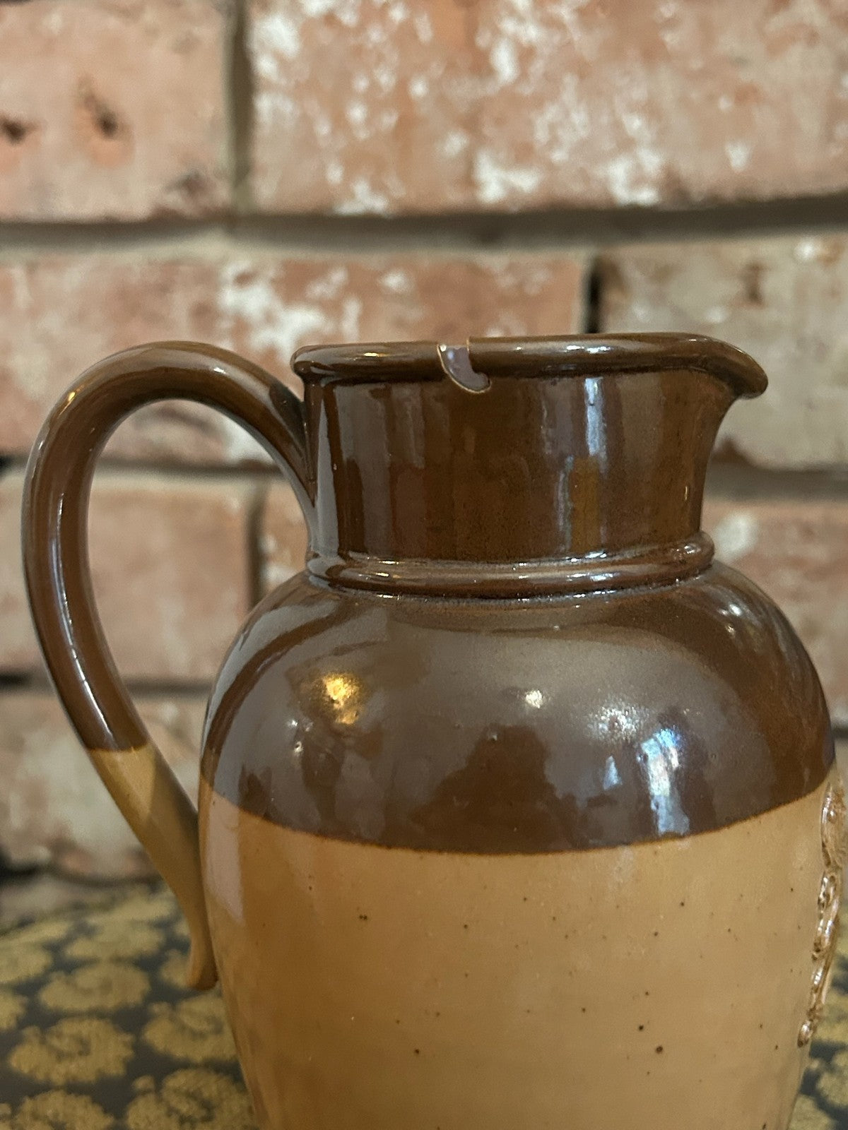 Royal Doulton Lambeth Salt Glaze Stoneware Jug Royal Arms Relief Two Tone4