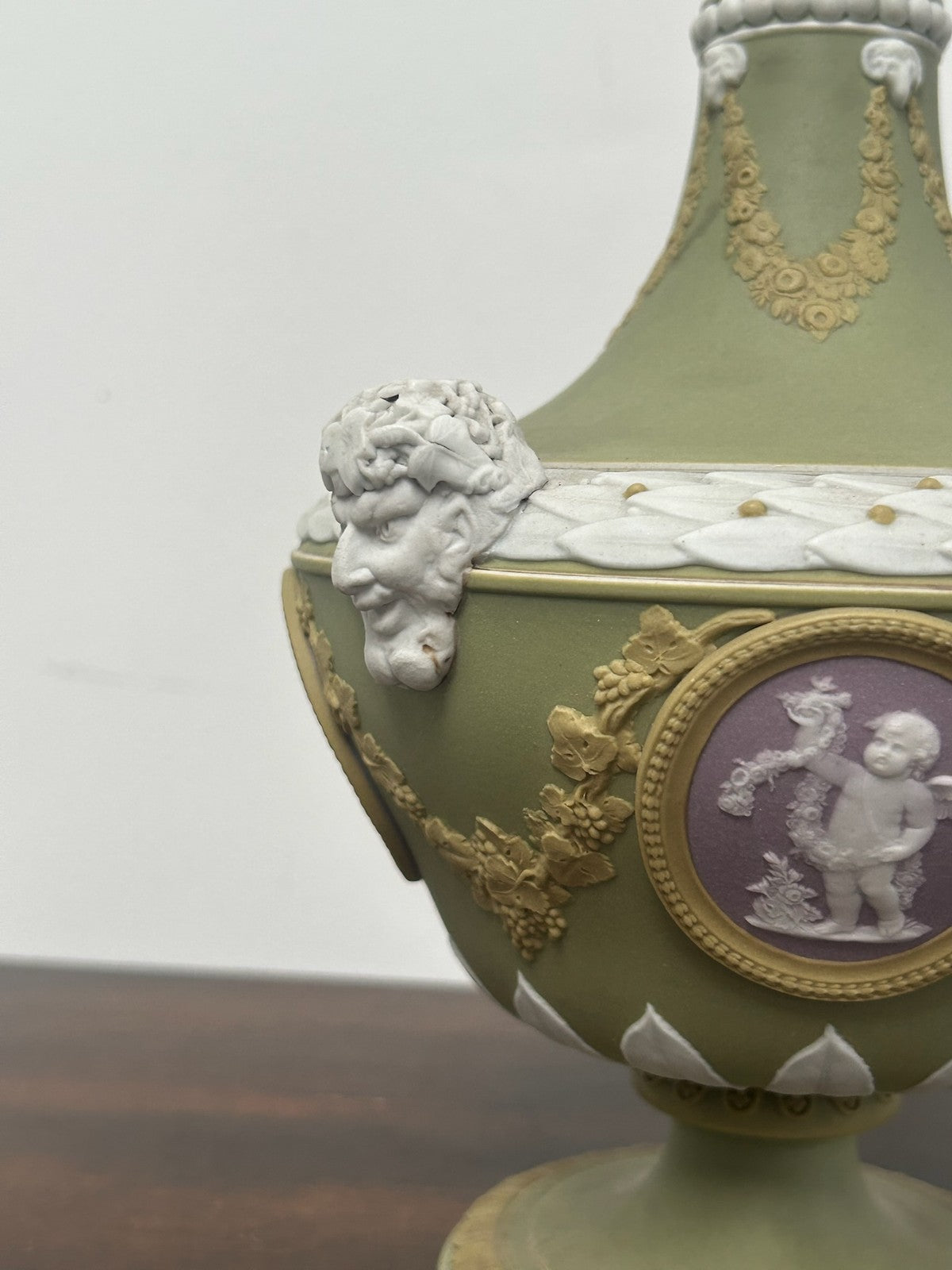 Wedgwood Tricolour Green Jasper Vase Cover Lilac Medallions 19th Century3