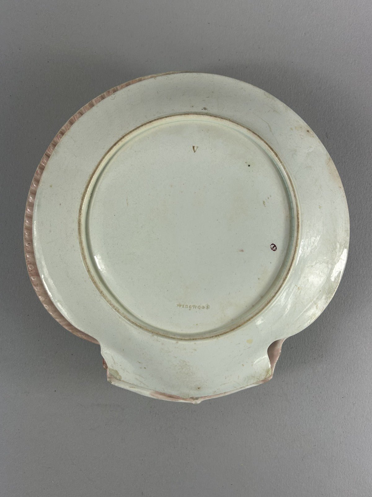 Wedgwood early 19thC pink shell dessert dishes, 20cm, set of four