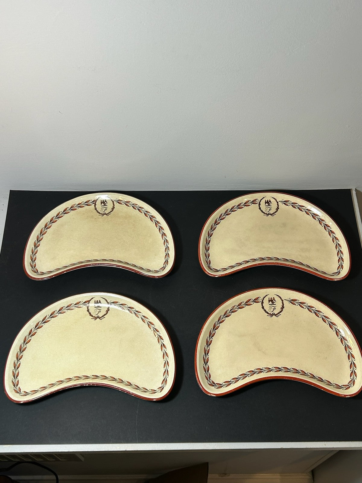 Four Antique Wedgwood Queens Ware Crested Crescent Salad Dishes Mortlocks 18870