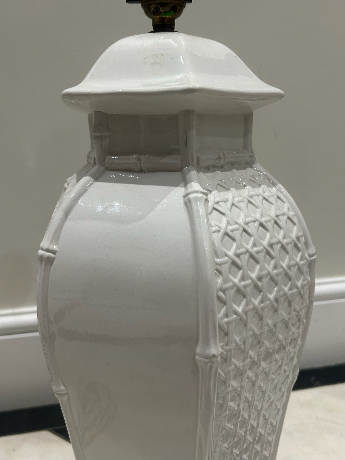 Vintage Italian Faux Bamboo Hollywood Regency Ceramic Table Lamp White 50cm3