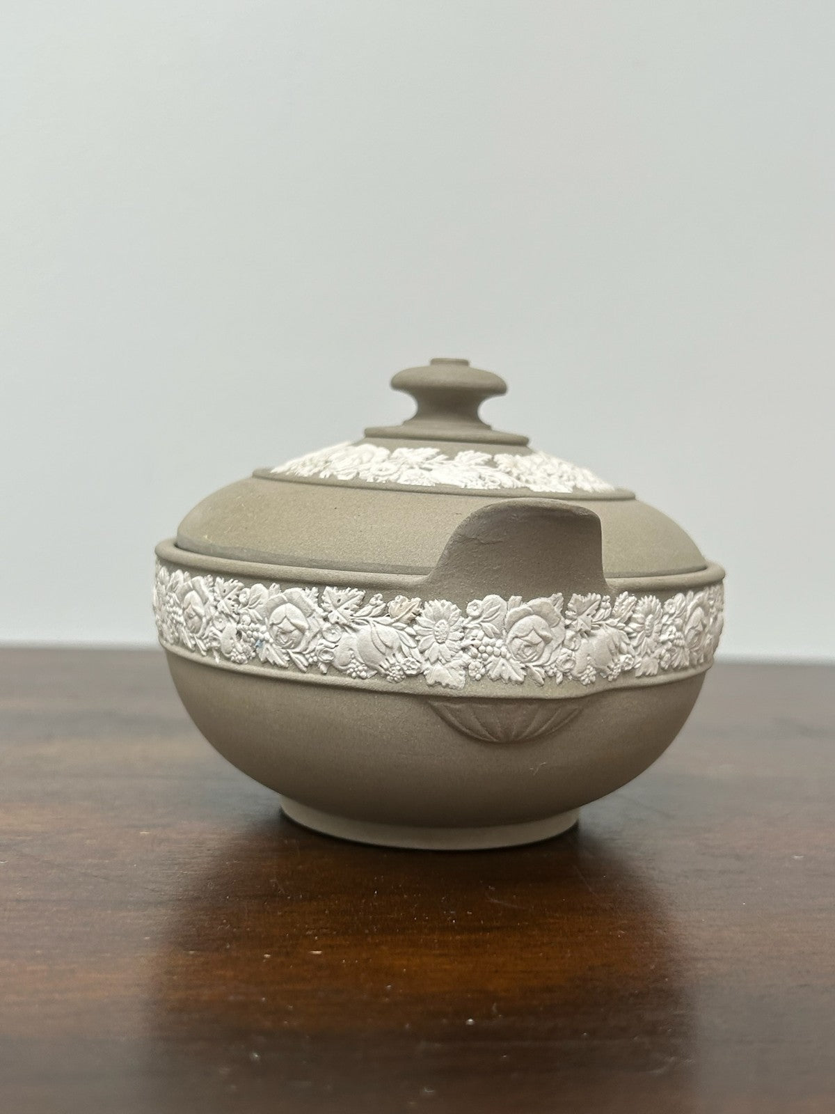 Wedgwood Drabware Lidded Bowl White Relief Band 10cm (small chip)3