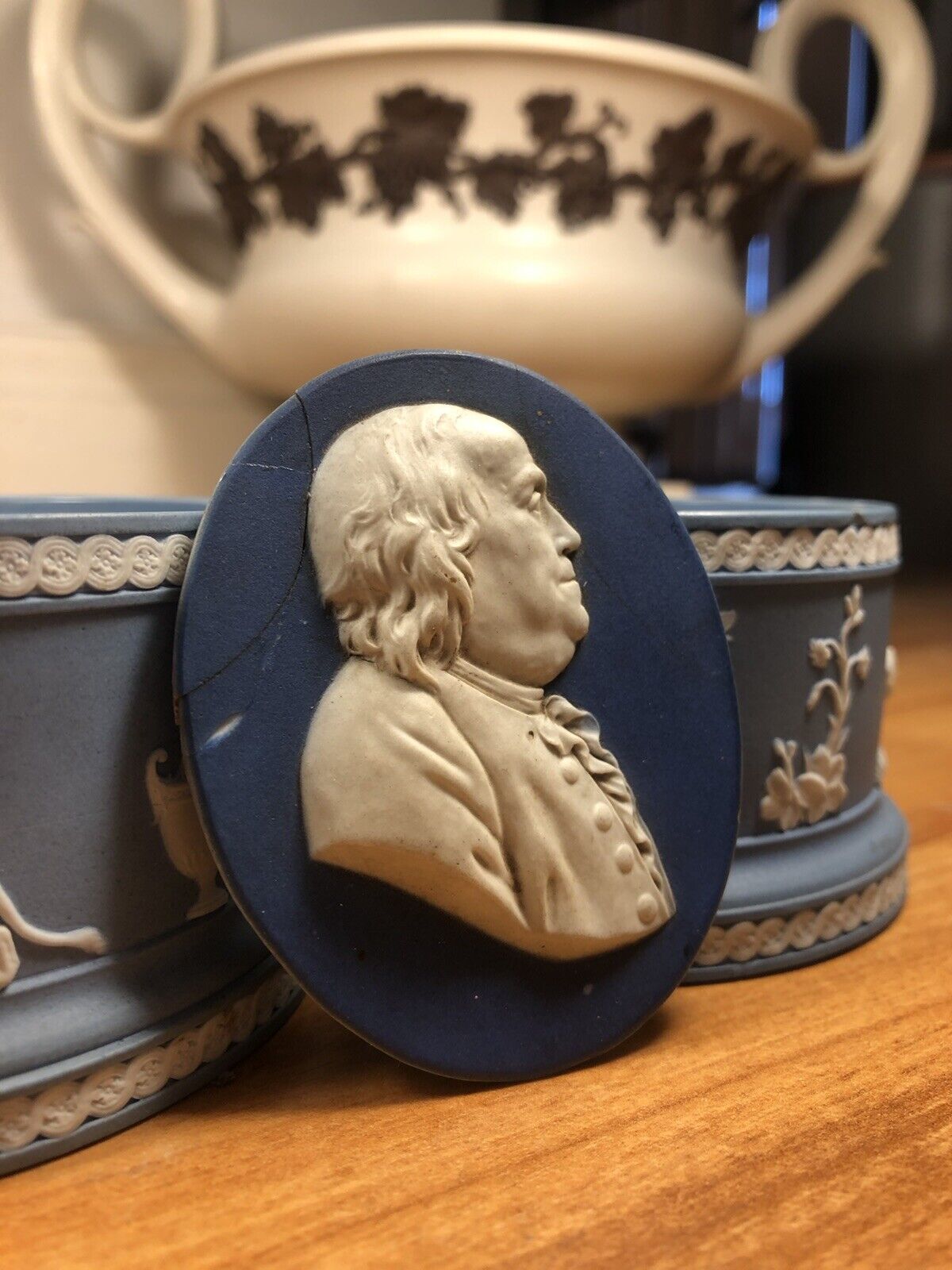 Wedgwood benjamin Franklin Early 18th century medallion/plaque - repaired