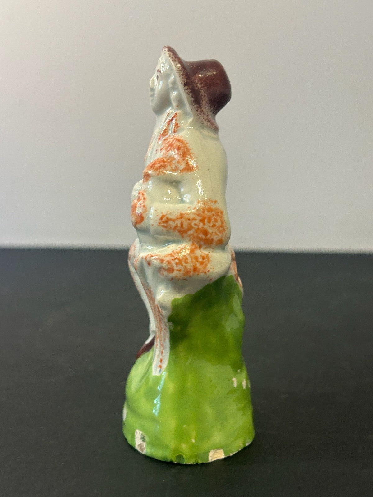 Antique Pearlware Staffordshire Figure Seated Man Sponged Iron Red Green Base3