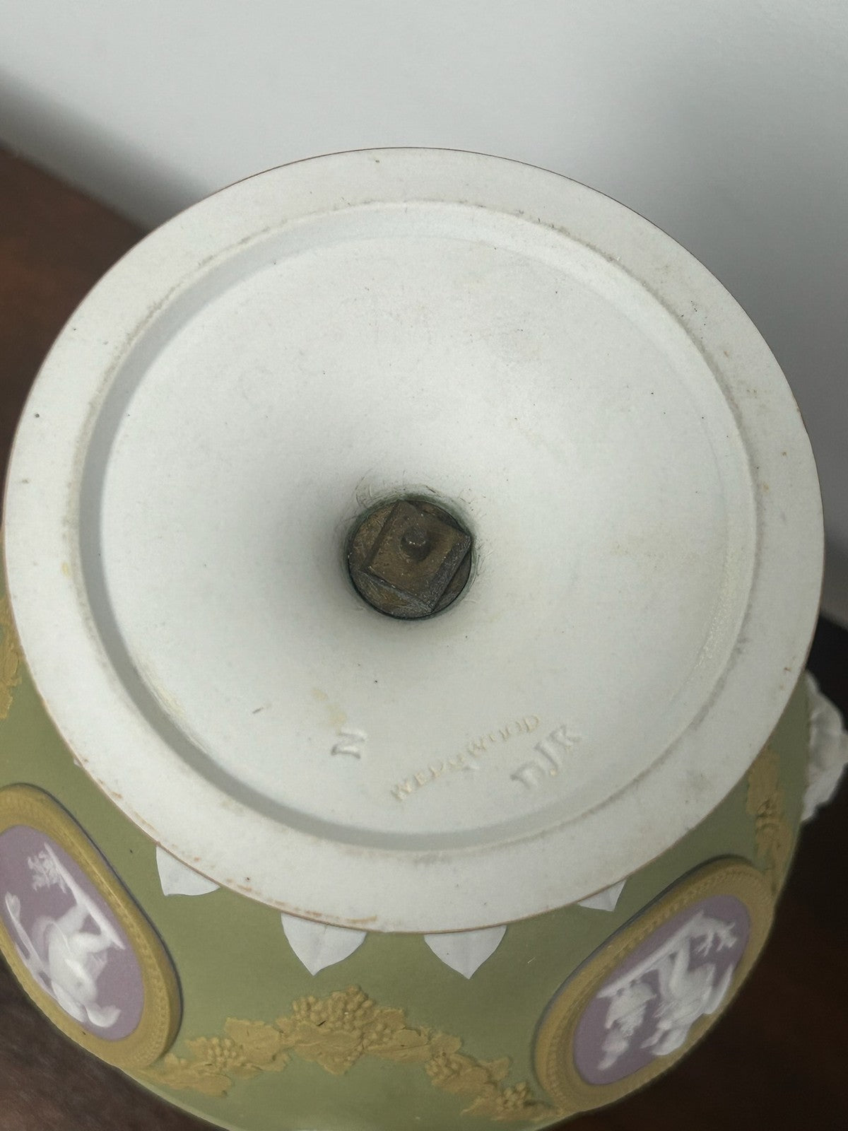 Wedgwood Tricolour Green Jasper Vase Cover Lilac Medallions 19th Century10