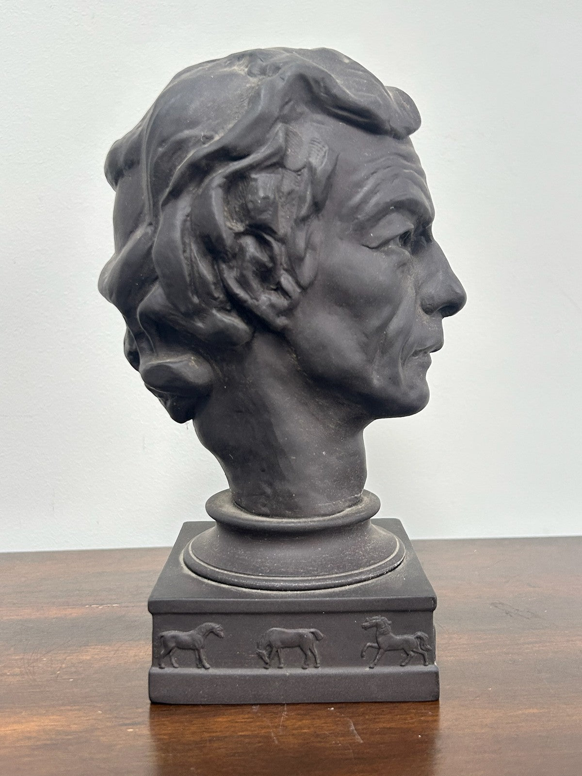 Wedgwood Black Basalt Bust Lester Piggott OBE 23cm7