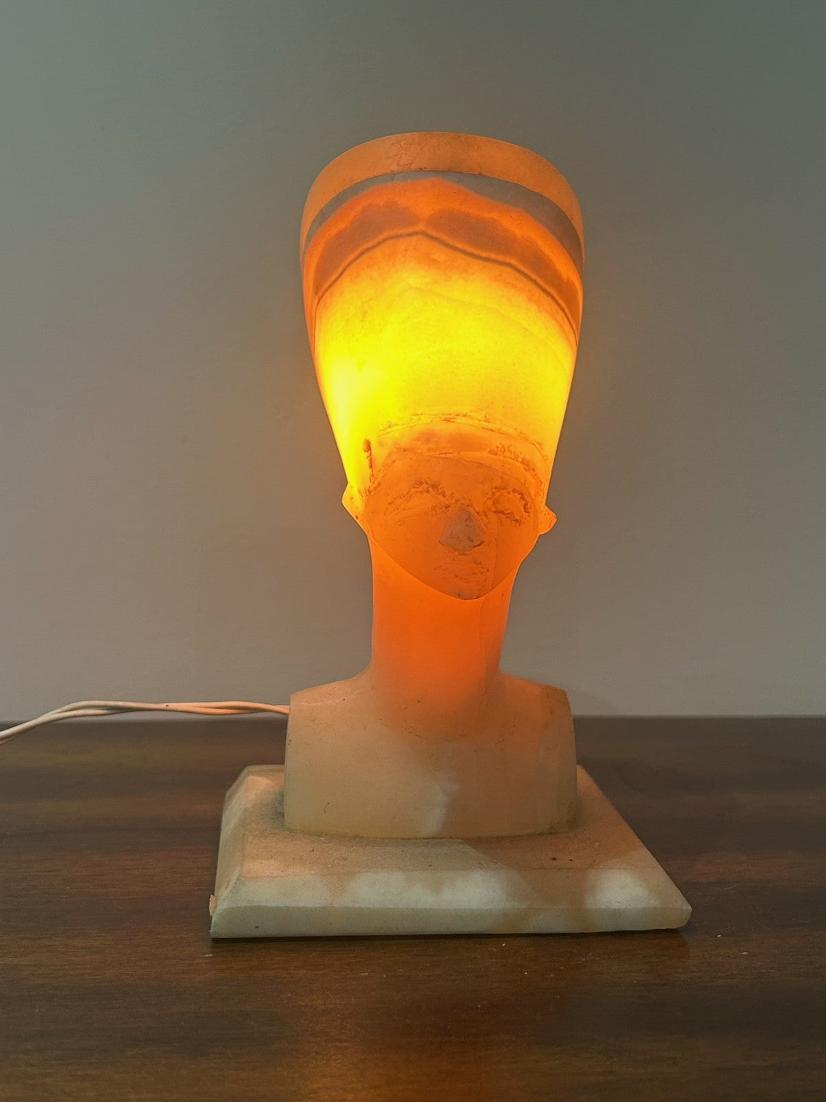 Vintage Carved Alabaster Nefertiti Bust Table Lamp Egyptian Revival0