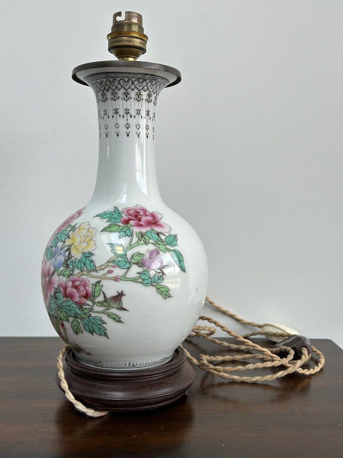 Chinese Famille Rose Porcelain Table Lamp Converted Working6