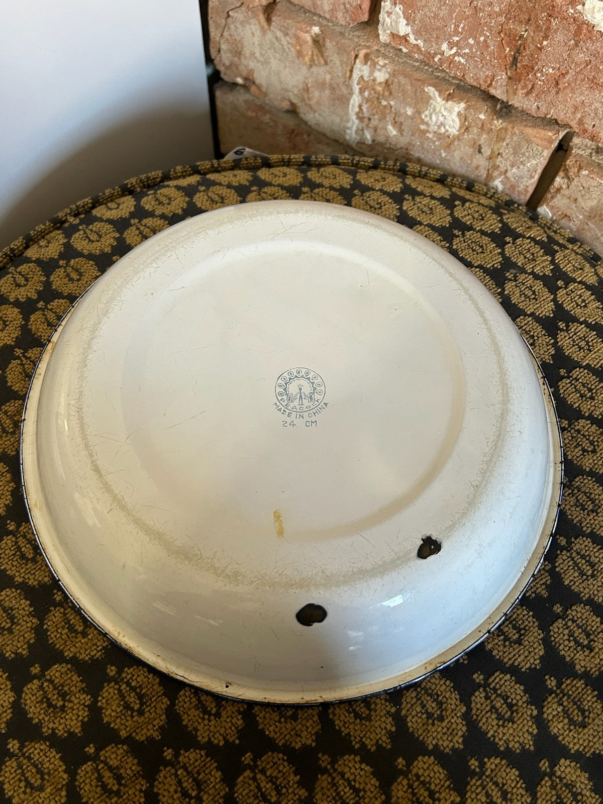 Vintage Chinese Peacock Brand Enamel Basin Bowl Red Flower Cobalt Rim 24cm5