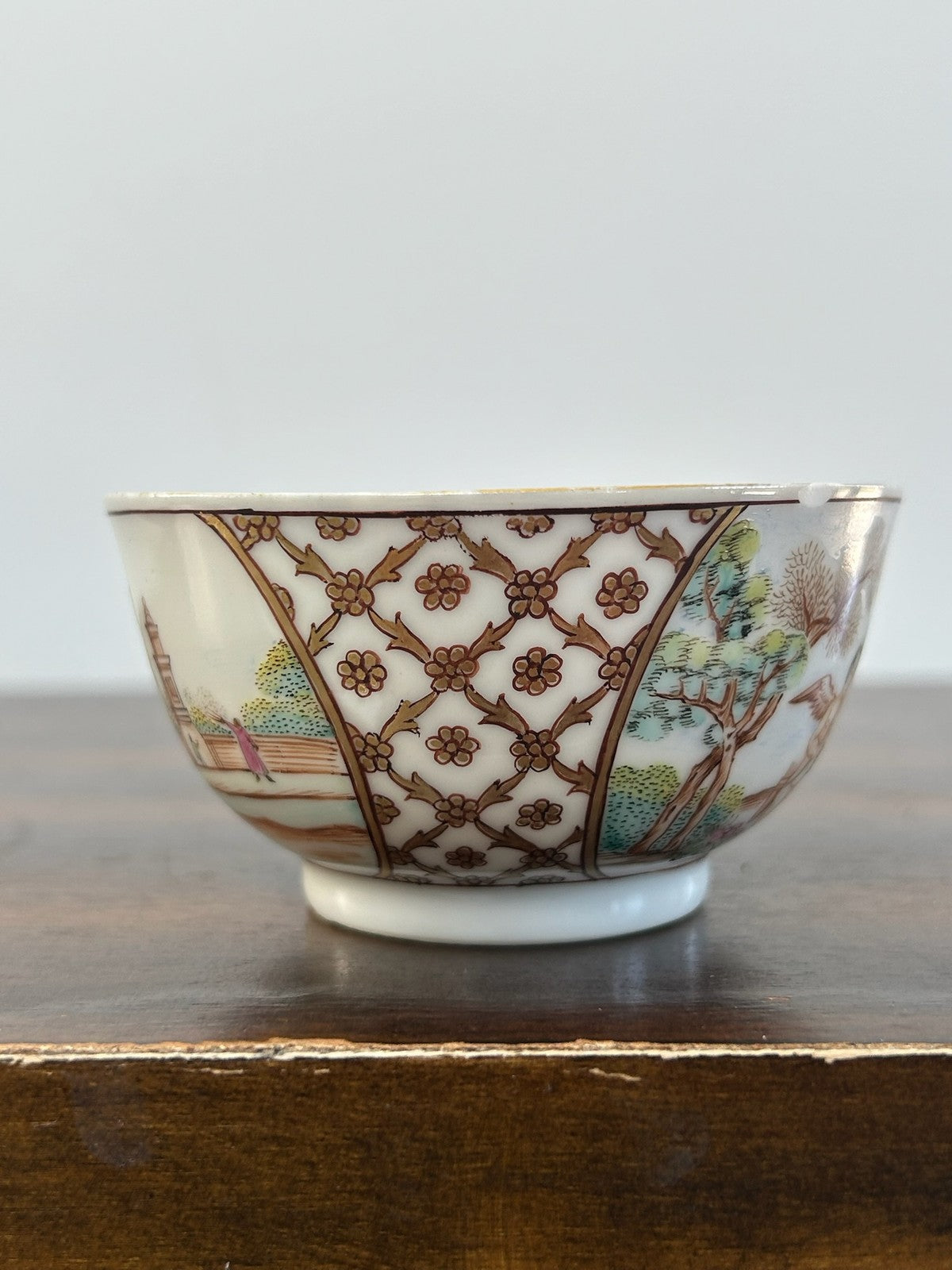 Antique Chinese Export Mandarin Palette Tea Bowl Figures Lattice A/F2