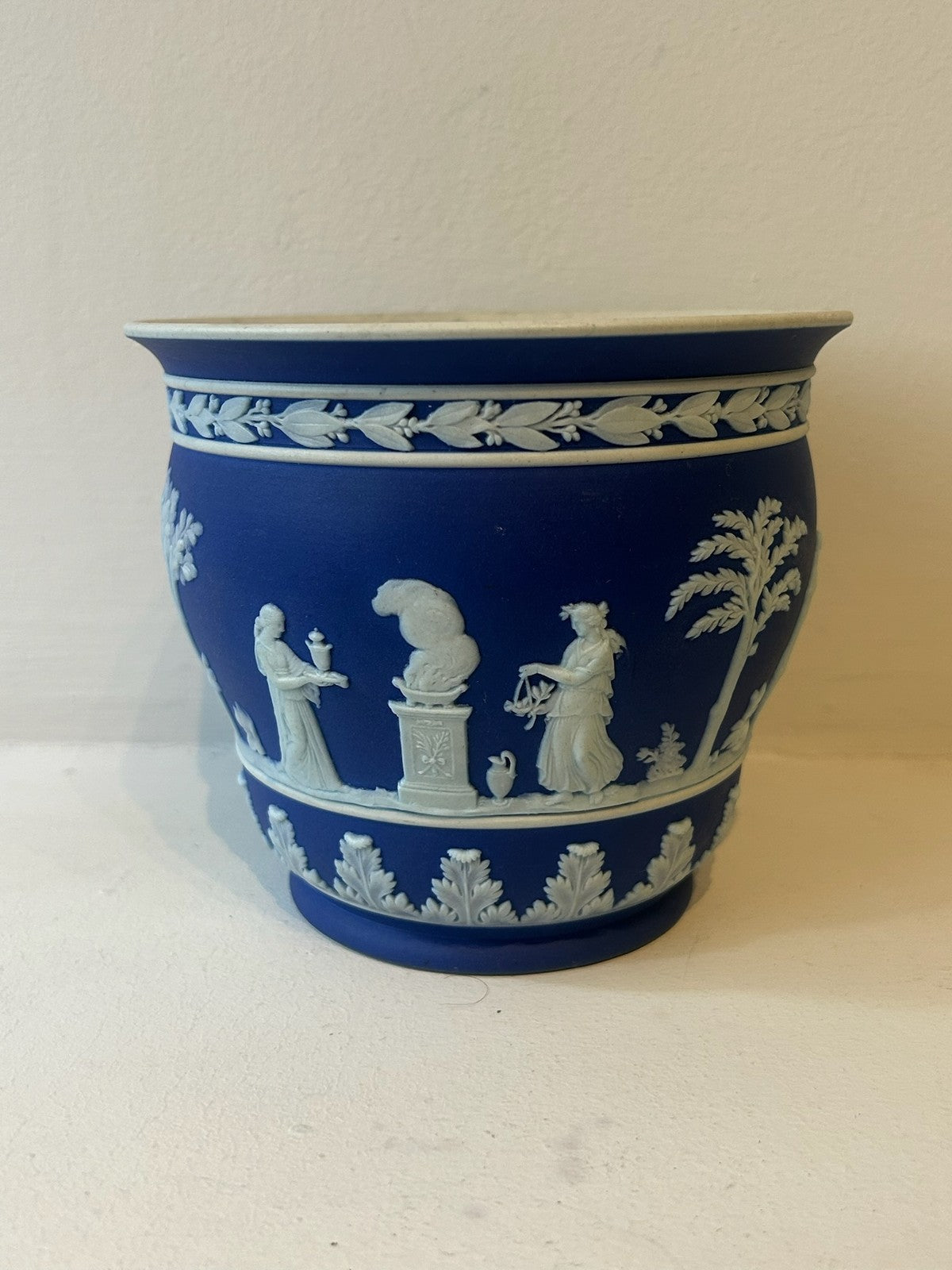 Wedgwood Dark Blue Dip Jasperware Jardiniere Planter Classical Relief 13cm0
