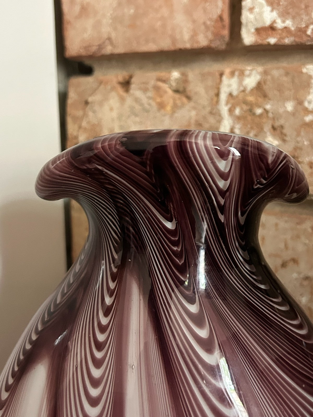 Vintage Murano Style Art Glass Vase Amethyst White Feather Pulled Design Ruffled3