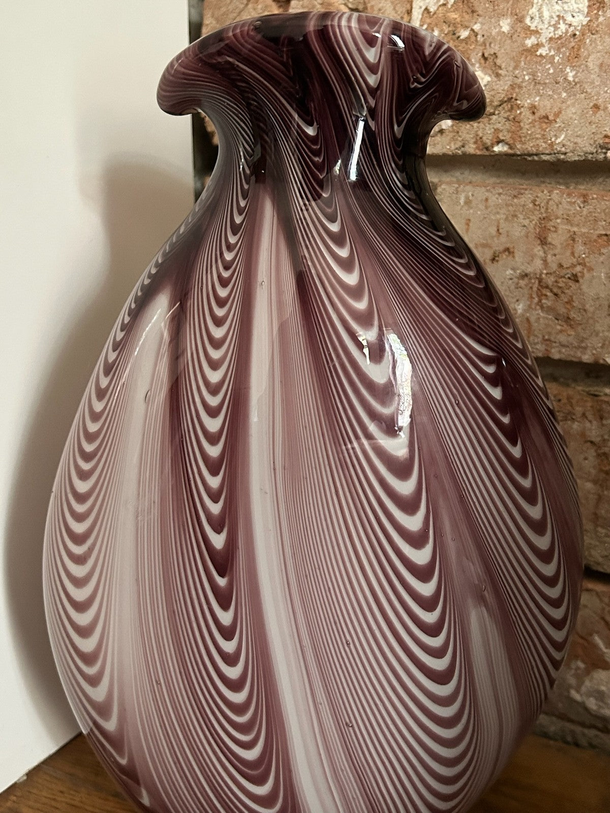 Vintage Murano Style Art Glass Vase Amethyst White Feather Pulled Design Ruffled2