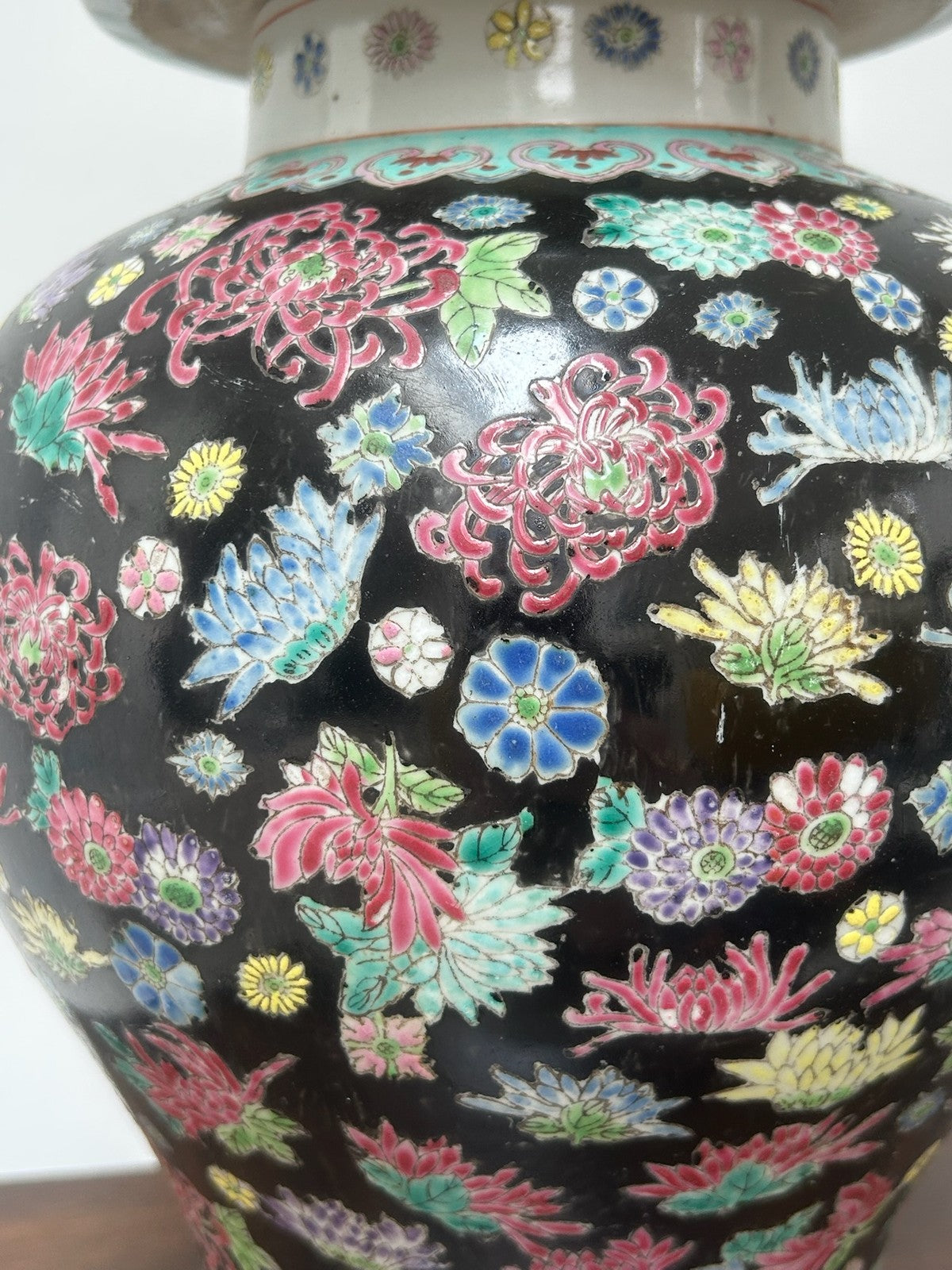 Chinese Famille Noire Thousand Flowers Covered Baluster Jar 39cm3
