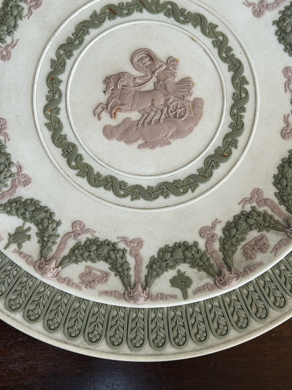 Wedgwood Tricolour Jasperware 'Trophy Plate' Neoclassical 22cm4