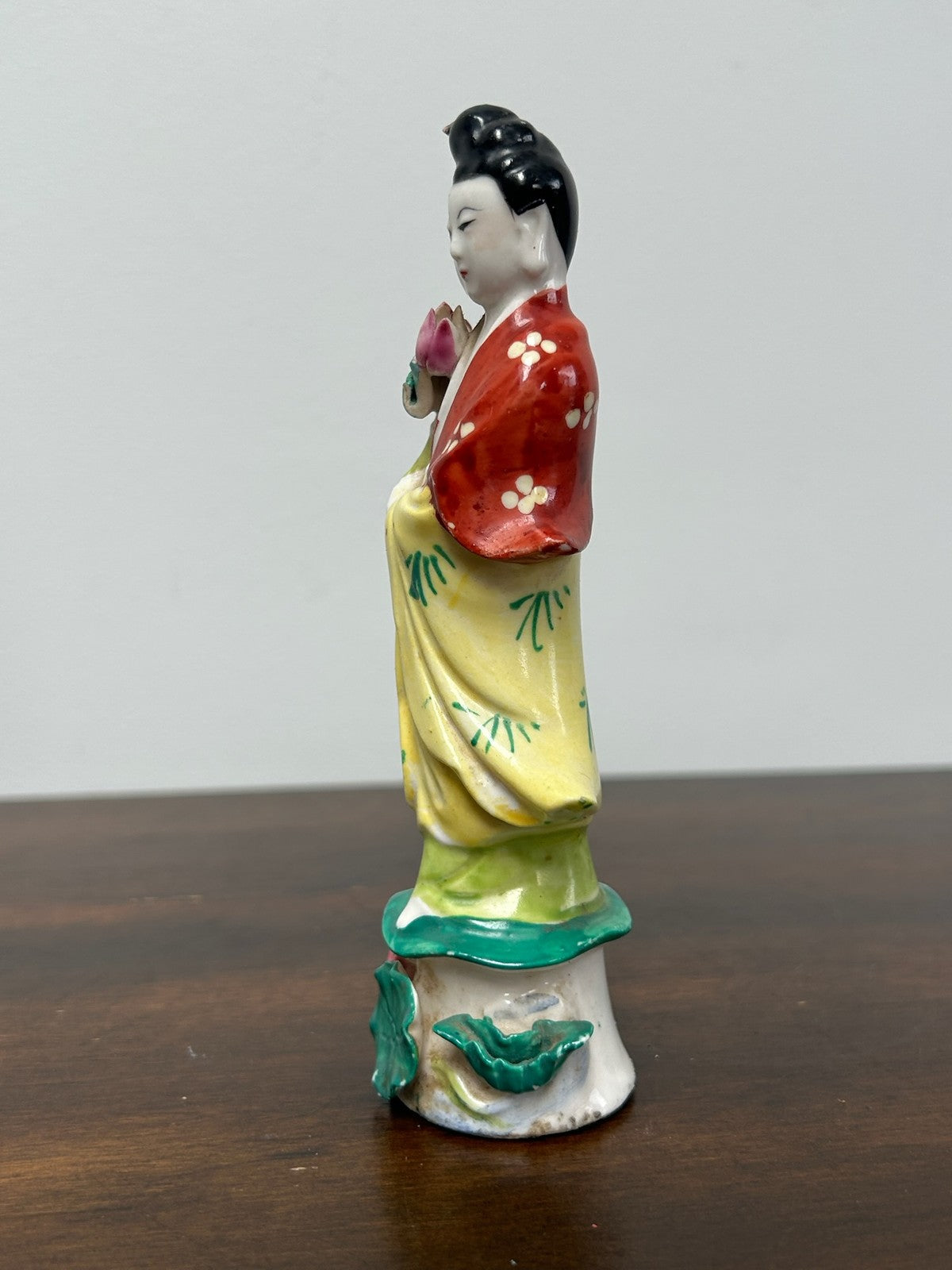 Chinese Famille Rose Porcelain Figure Guanyin Standing Lady Antique 14cm0