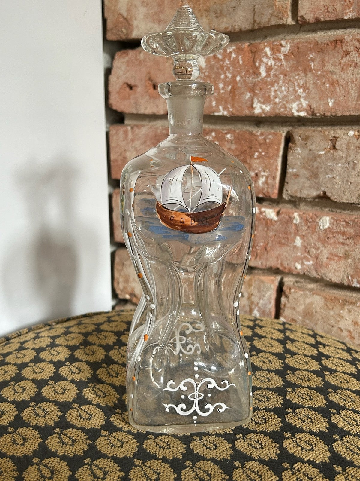 Vintage Glass Decanter with Stopper Enamelled Crest Gilt Barware2