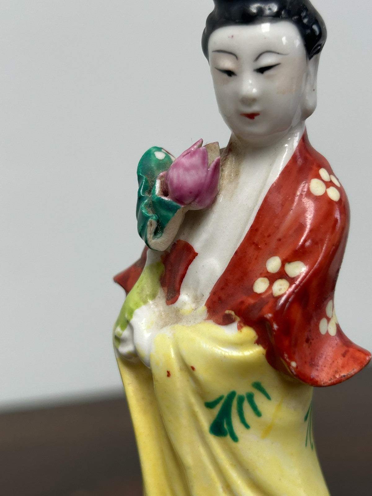 Chinese Famille Rose Porcelain Figure Guanyin Standing Lady Antique 14cm3