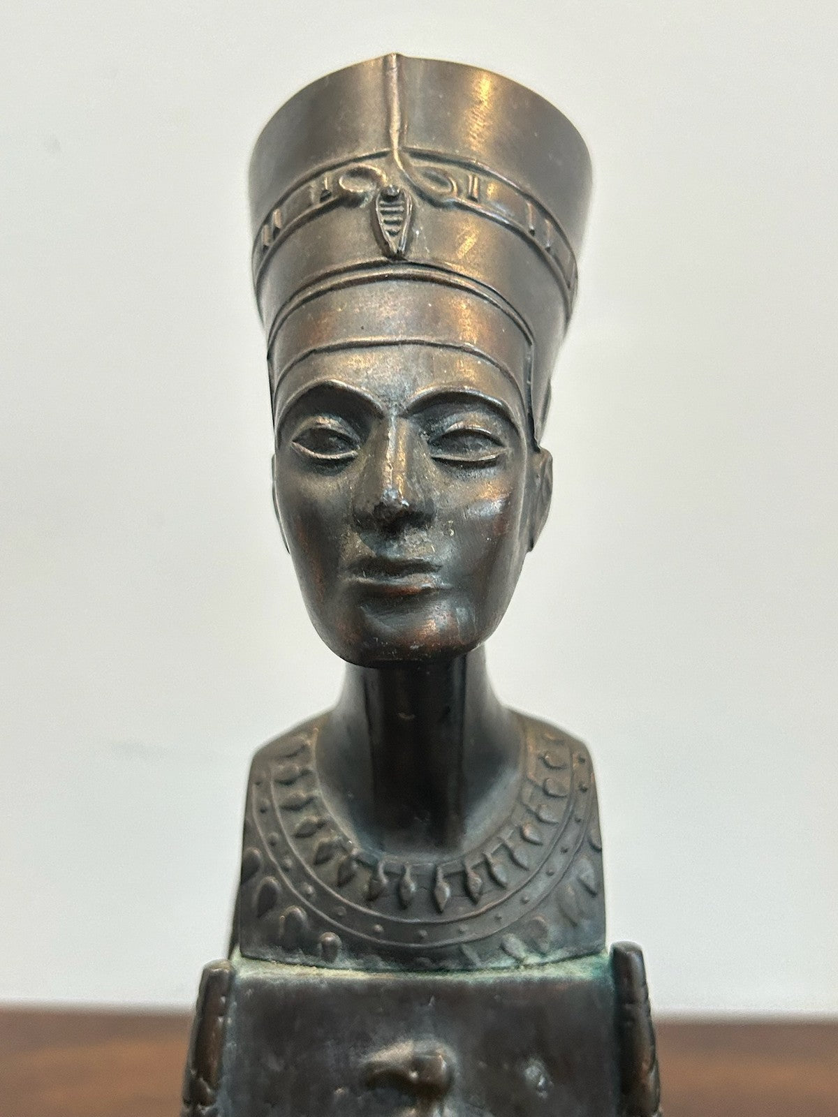 Pair Antique 1920s Egyptian Revival Spelter Nefertiti Busts Wooden Base 22cm2