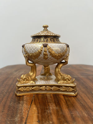 Descriptive image text