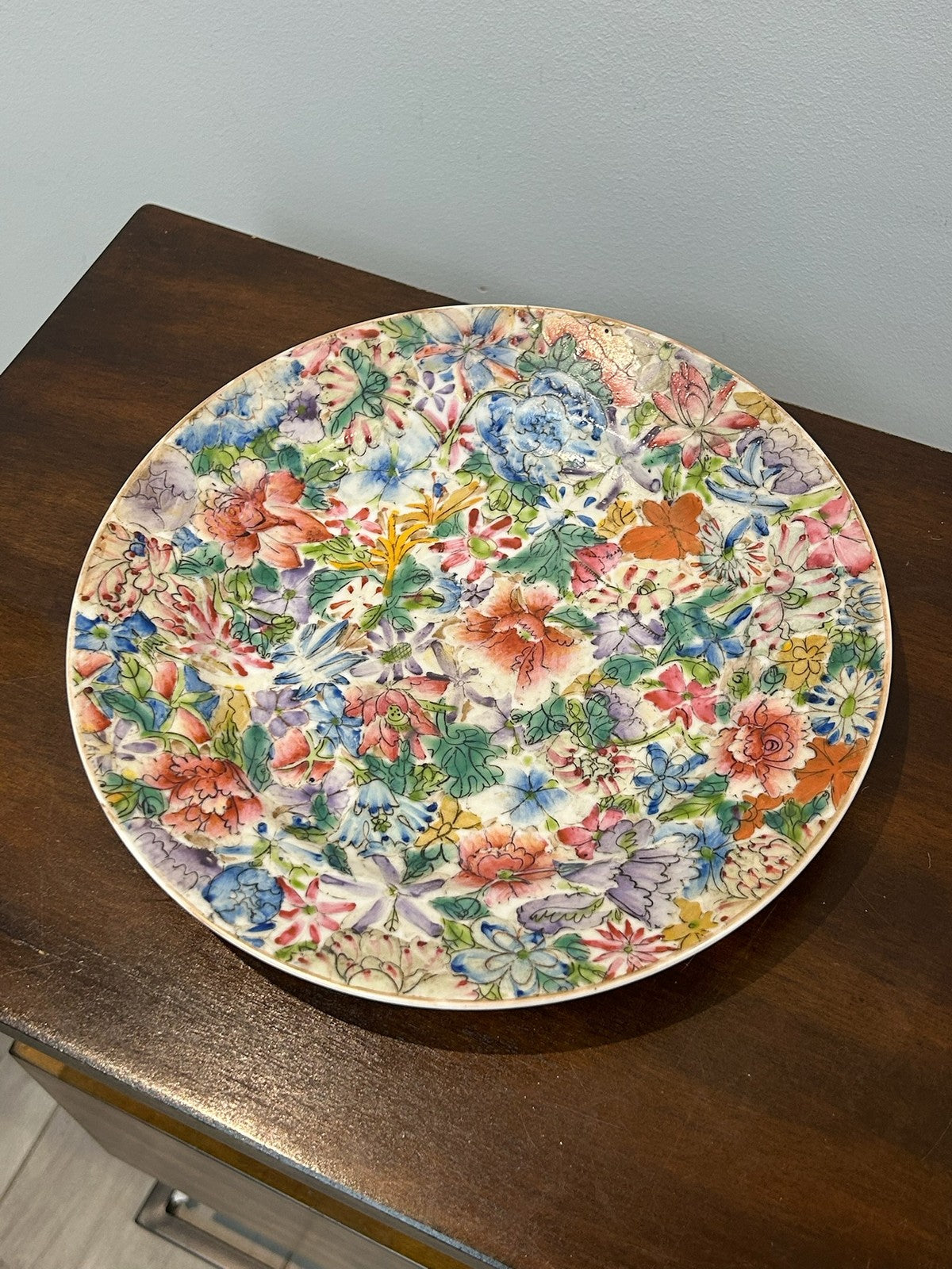 Chinese Famille Rose Millefleurs Plate Iron Red Qianlong Seal Mark0