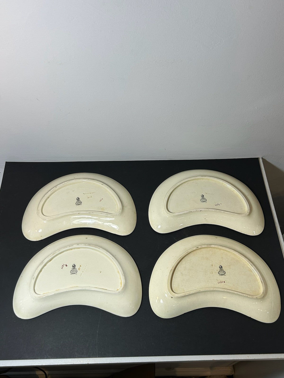 Four Antique Wedgwood Queens Ware Crested Crescent Salad Dishes Mortlocks 18873