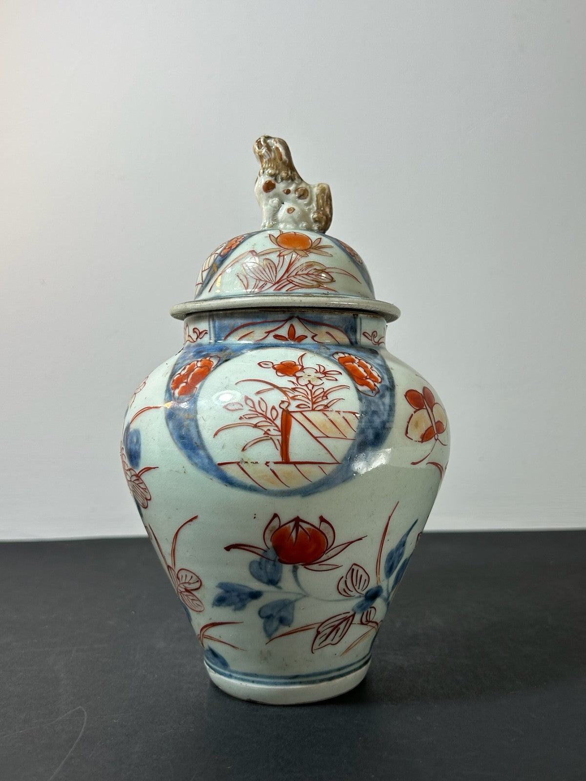 17th Century Japanese Arita Imari Jar and Cover Shishi Finial Edo Period 23cm0