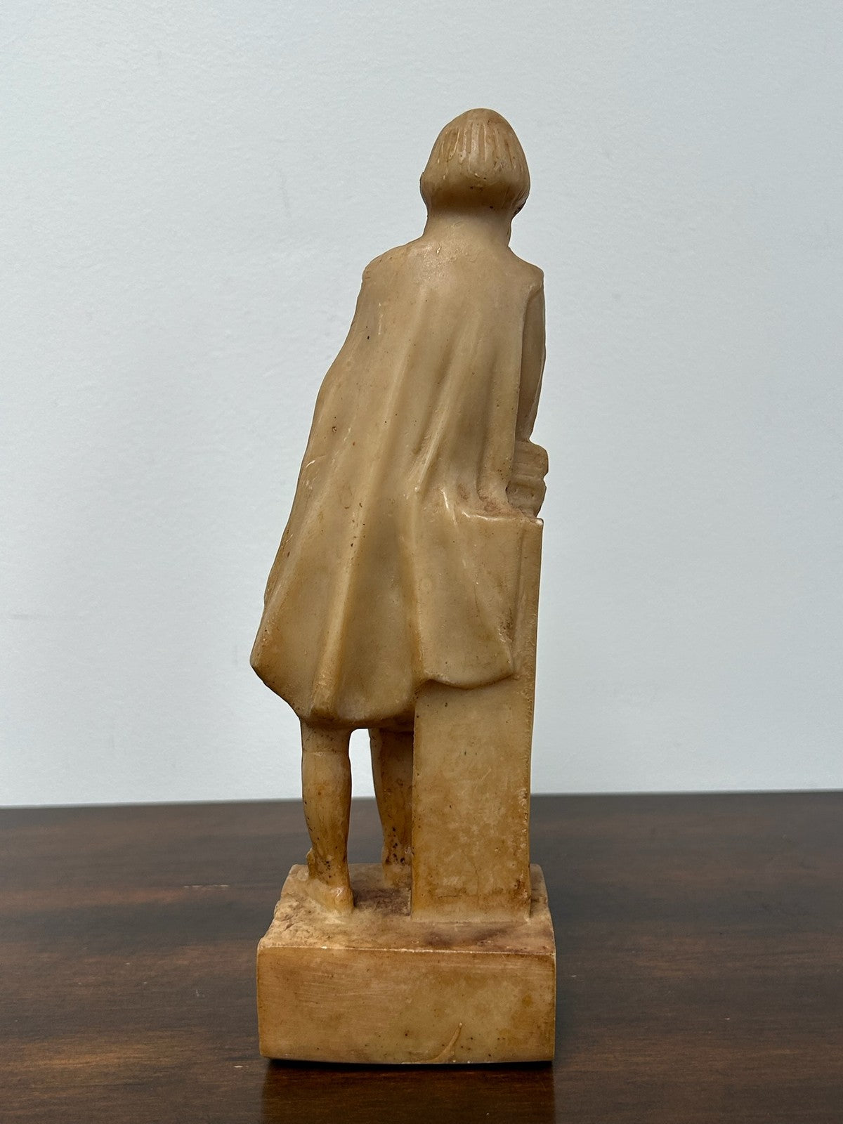Resin Figurine of William Shakespeare Standing Statue Decorative 22cm2