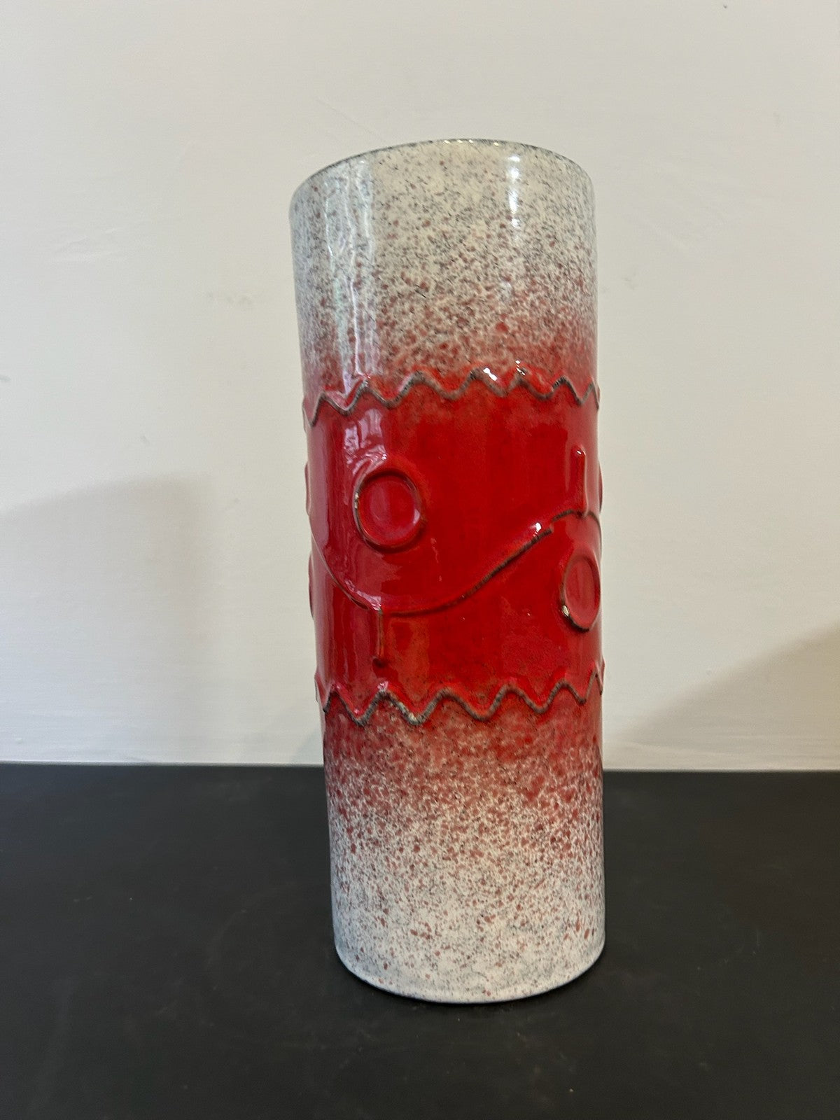 1970s Italian Pottery Cylinder Vase Red White Relief Glaze 25cm2