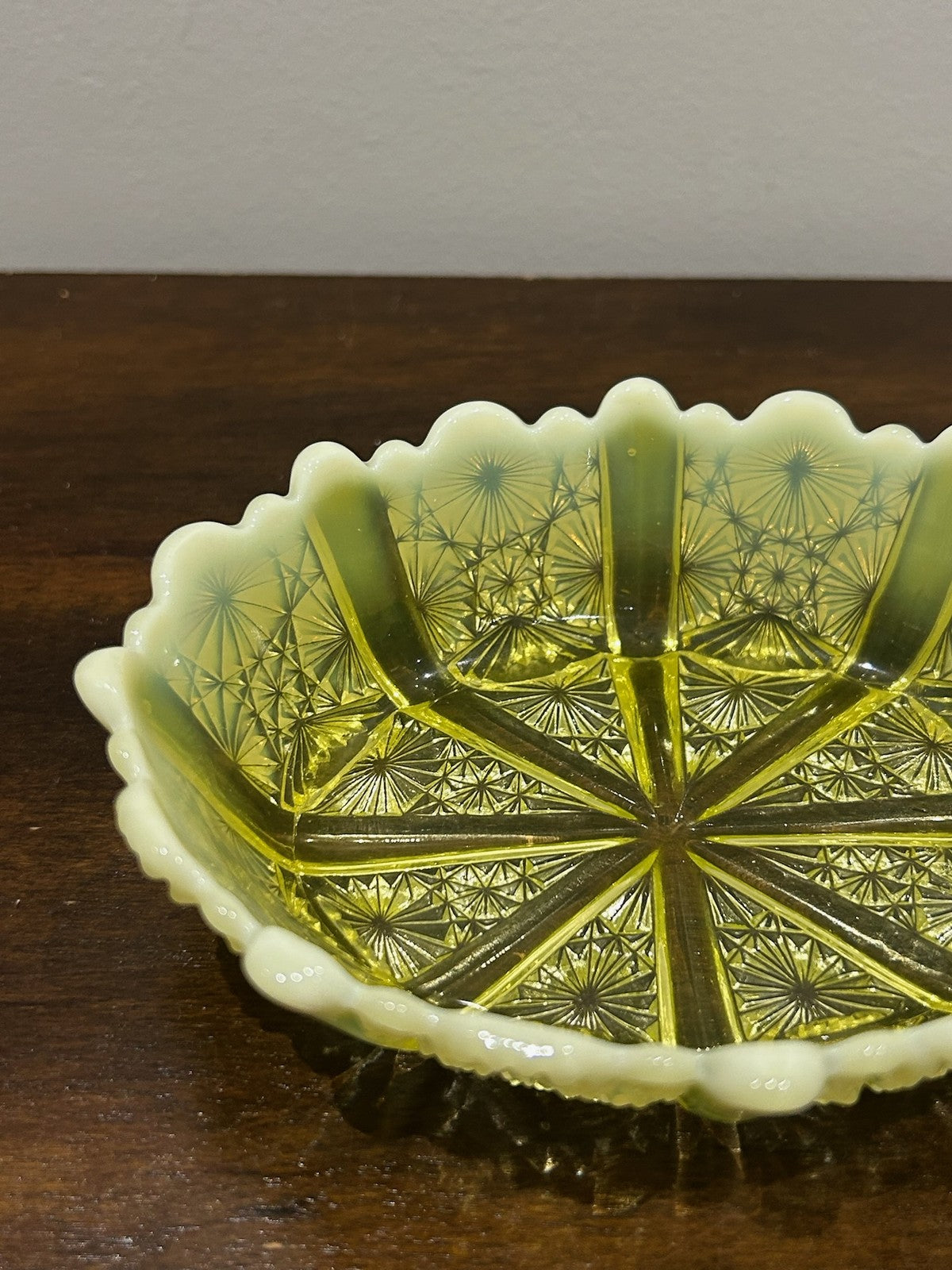 Davidson Primrose Pearline Uranium Glass Handled Dish Lady Chippendale c.18953