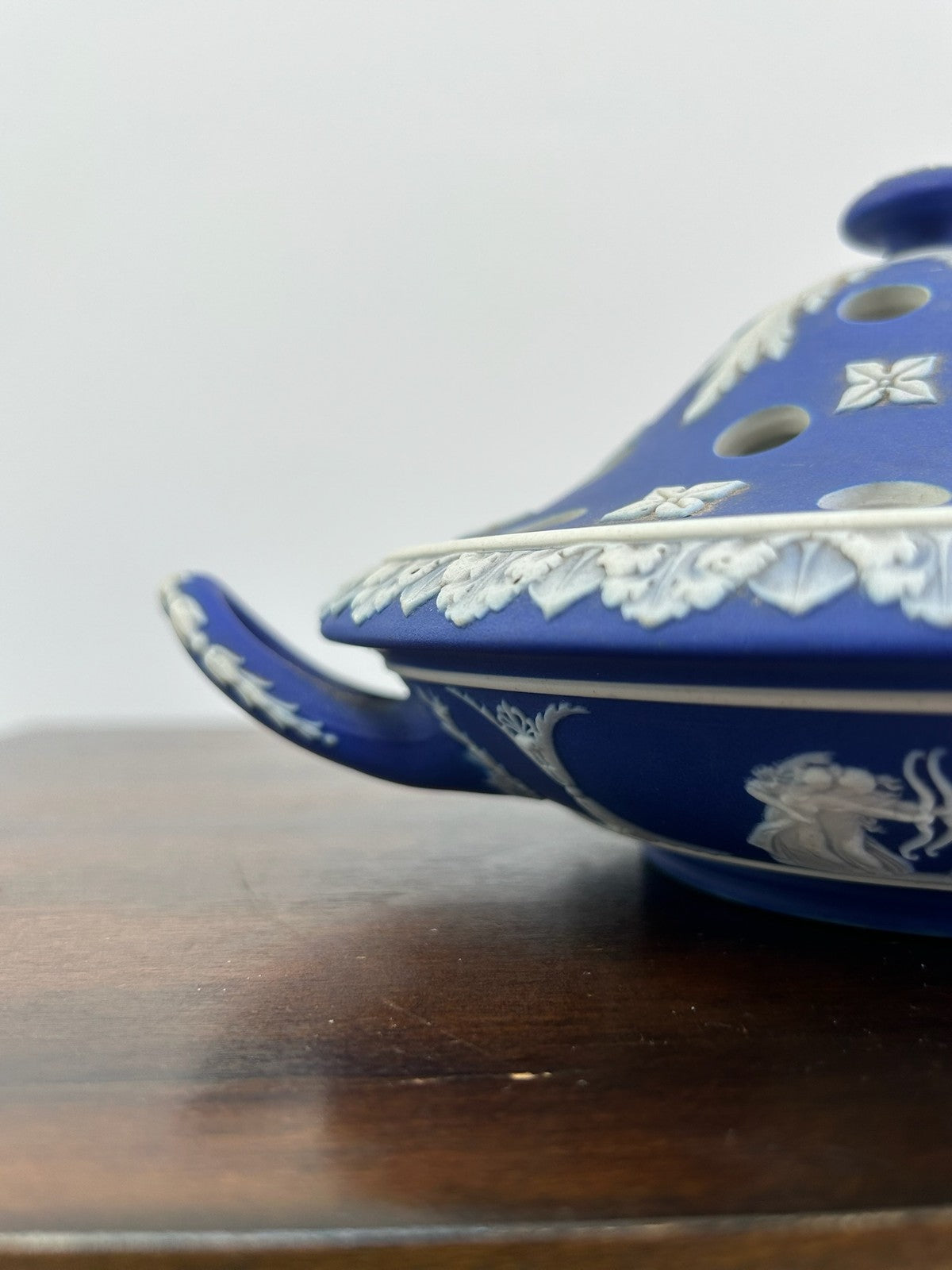 Wedgwood Dark Blue Jasperware Potpourri Bowl Early 19th Century Antique1