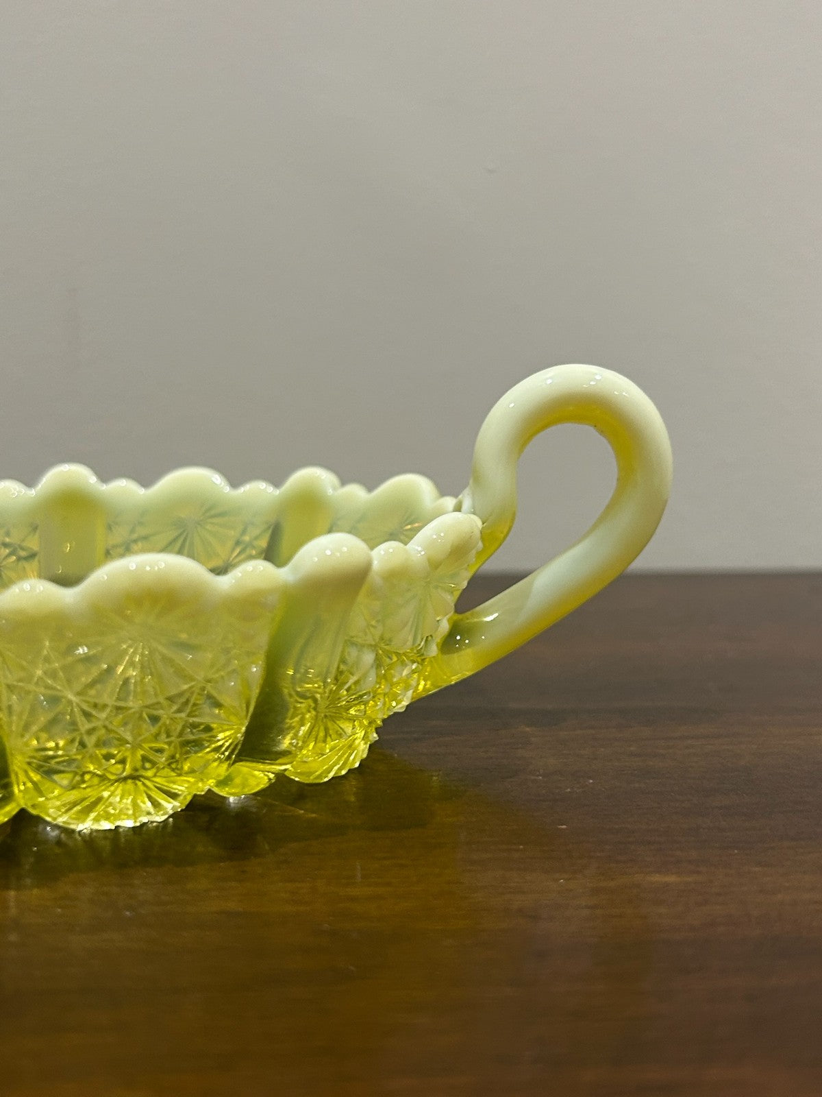 Davidson Primrose Pearline Uranium Glass Handled Dish Lady Chippendale c.18952