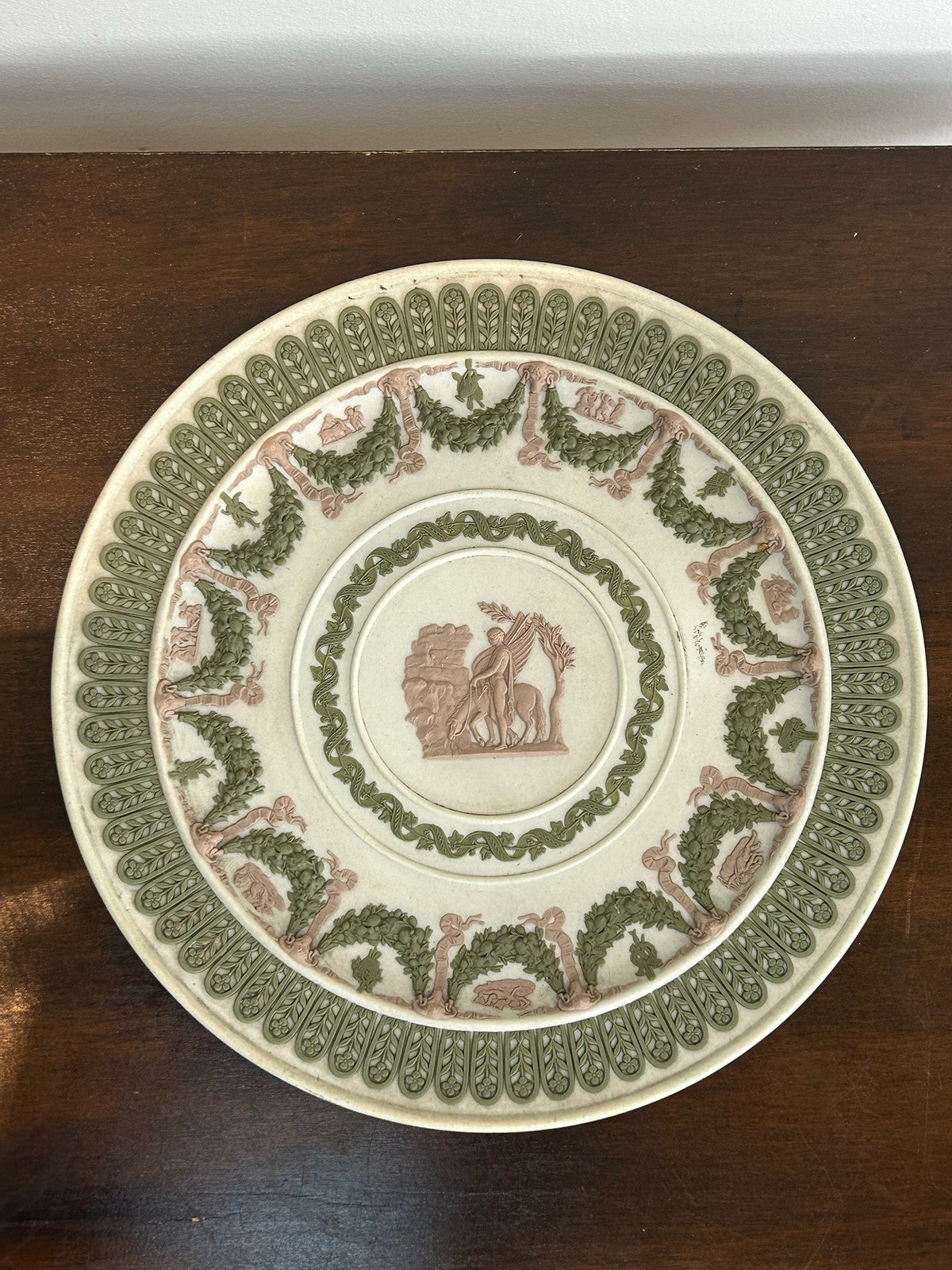Wedgwood Tricolour Jasperware 'Trophy Plate' Neoclassical 22cm1