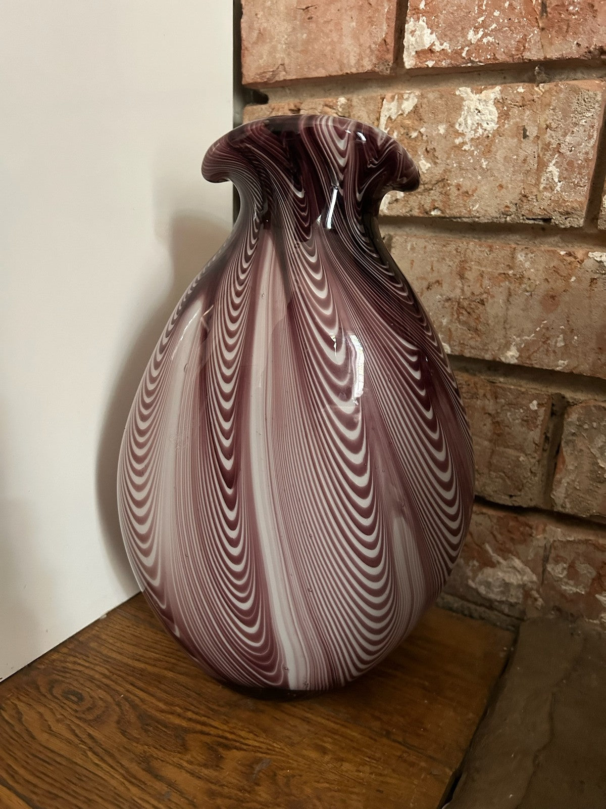 Vintage Murano Style Art Glass Vase Amethyst White Feather Pulled Design Ruffled1