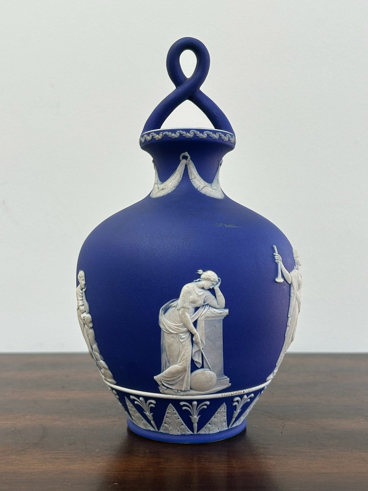 Wedgwood Dark Blue Jasper Dip Bottle Vase Knot Stopper Classical Figures2