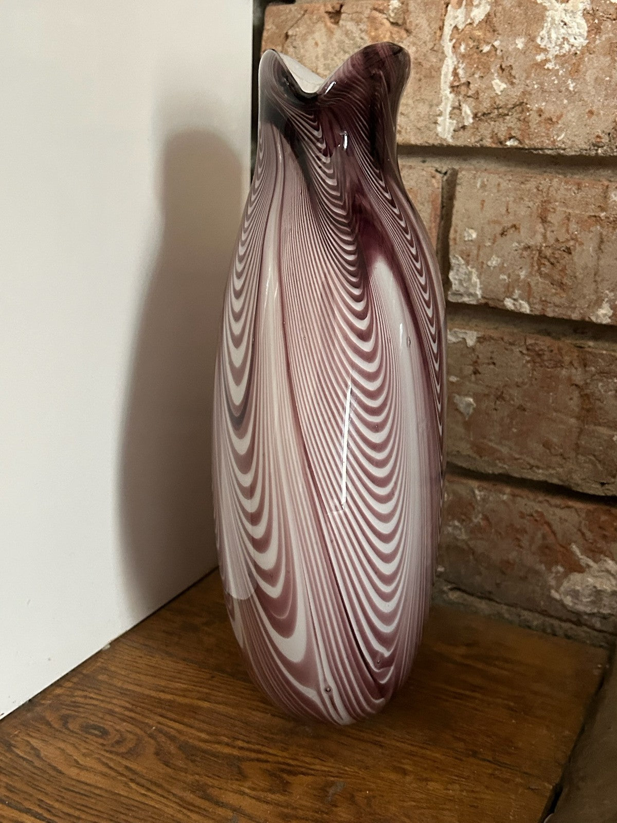 Vintage Murano Style Art Glass Vase Amethyst White Feather Pulled Design Ruffled7