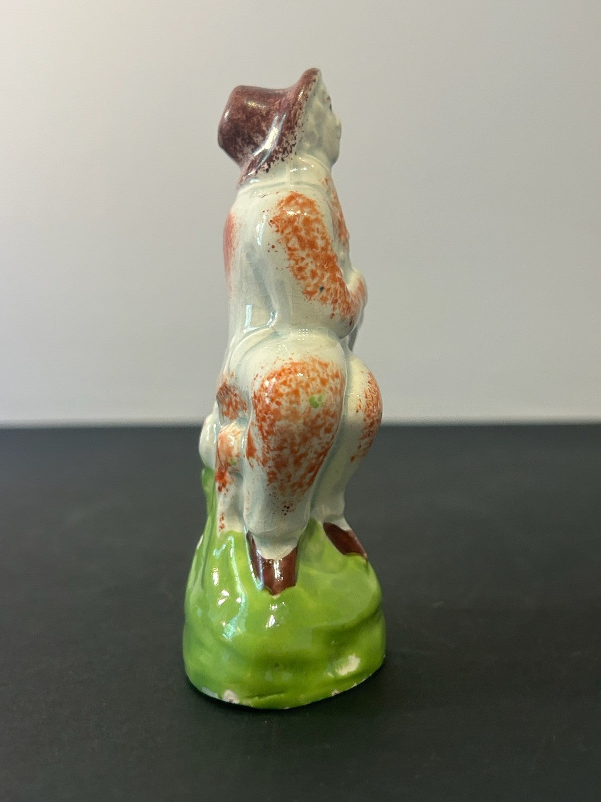 Antique Pearlware Staffordshire Figure Seated Man Sponged Iron Red Green Base1
