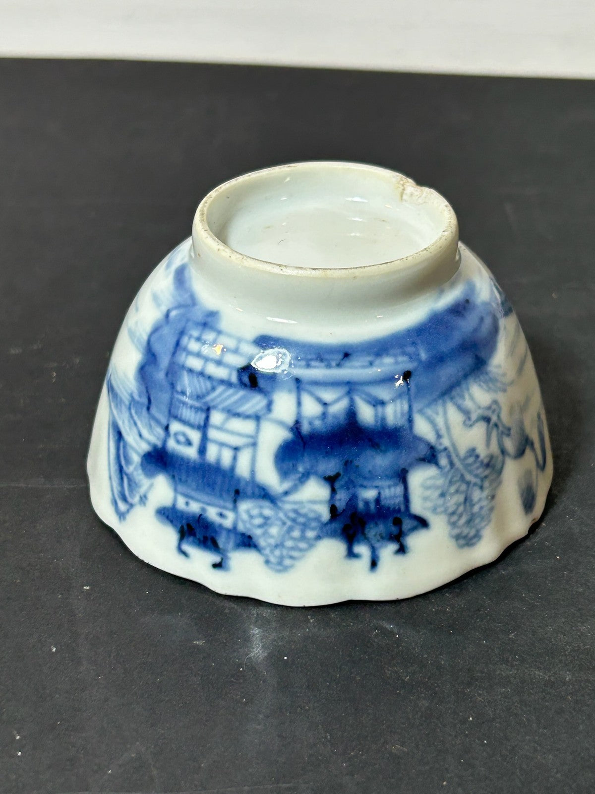 Antique Chinese Export Blue and White Fluted Tea Bowl Pagoda Landscape 9cm1